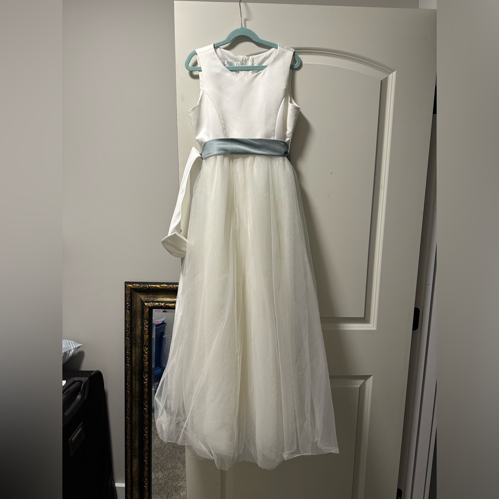 David’s Bridal Ivory/Off White Flower Girl Dress